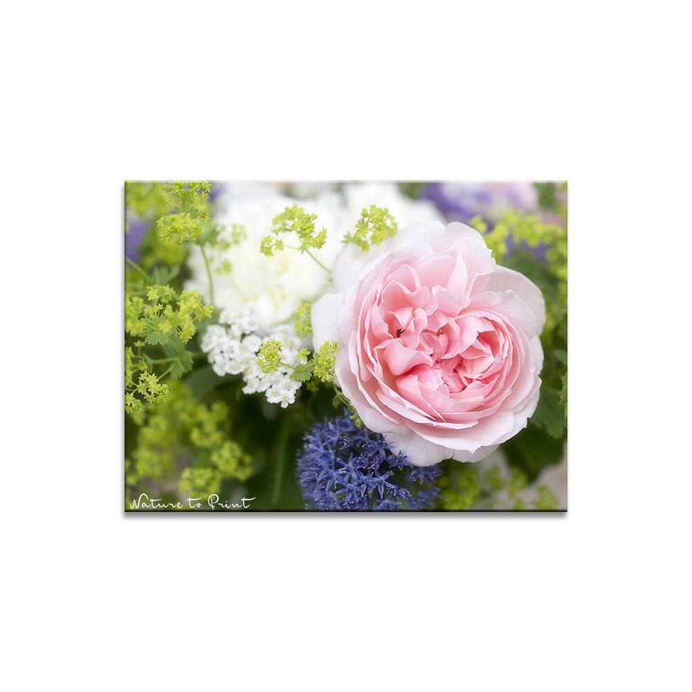 Blumenbild: Ein romantischer Rosenstrauß